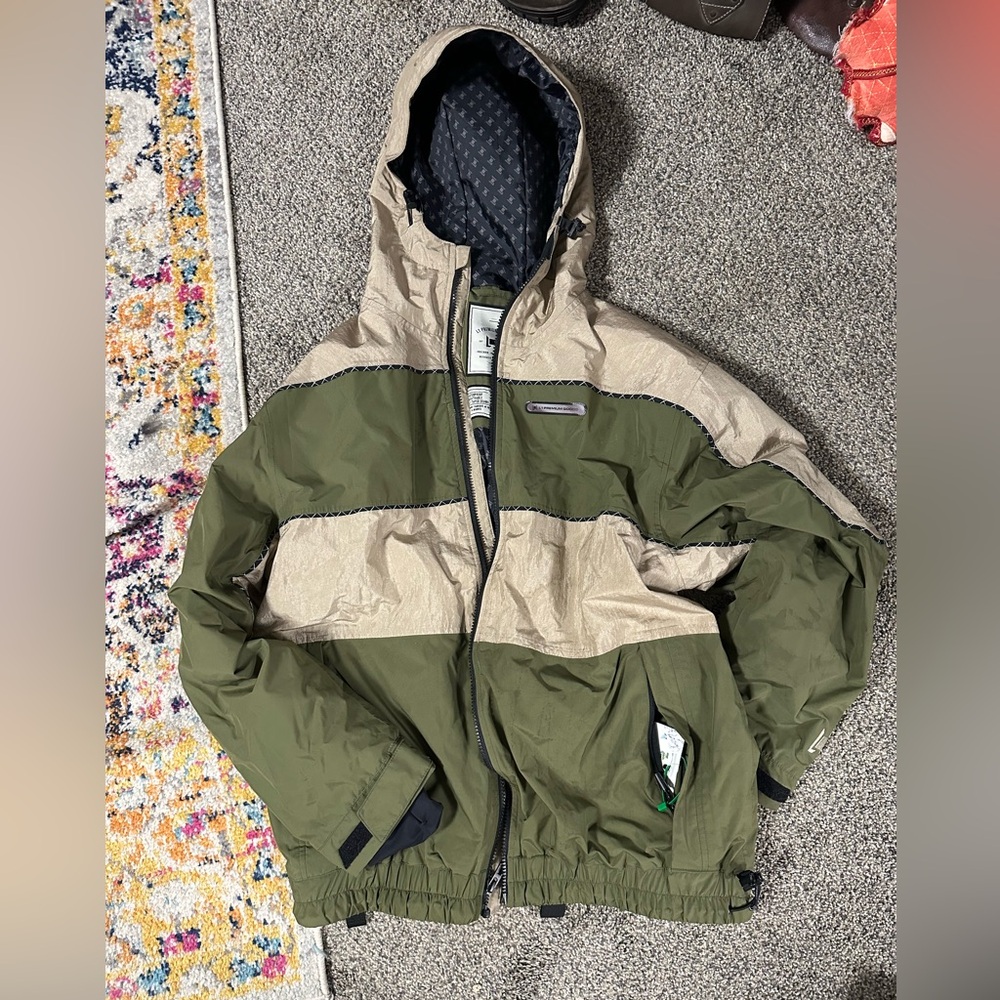 SOLD- Sz L snowboarding skiing unisex hooded jacket L1 Premium Goods NWOT